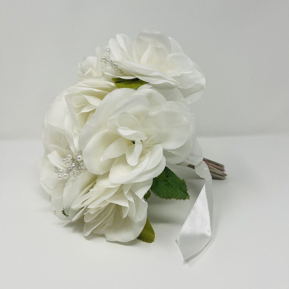 Faux White Flower Bouquet Throwaway